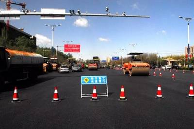 【出行】市政工程管理局在行動:改造機場高速路、敕勒川大街等16條破損嚴重的中心區(qū)道路后提示